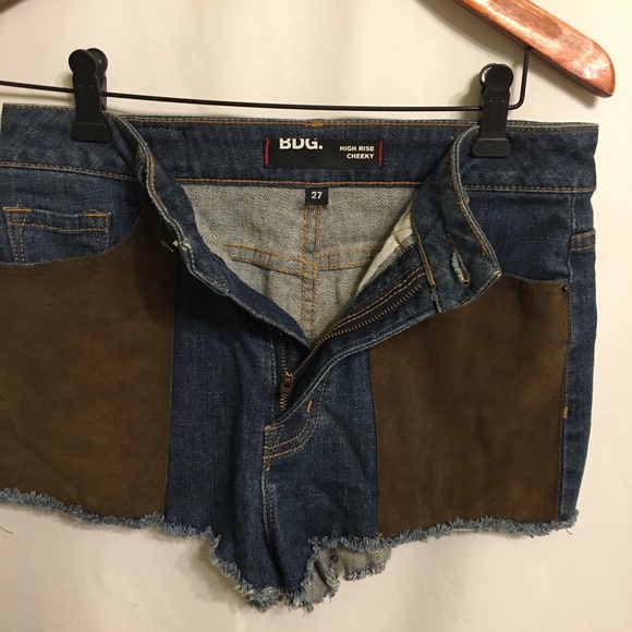 Shorts - Picture 3 of 5